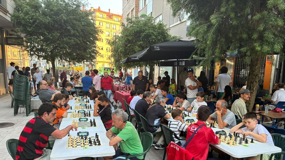 El verano es momento para sacar el ajedrez a la calle.