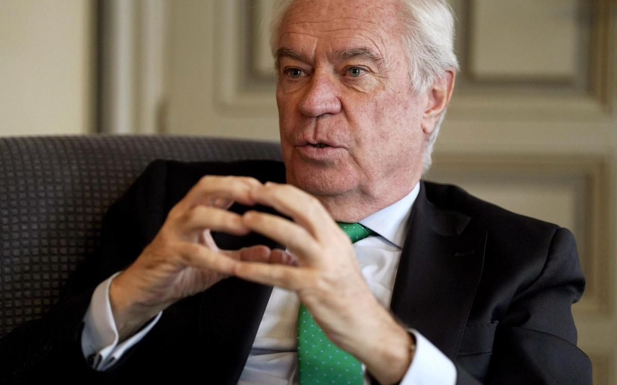 Charles Powell, historiador.