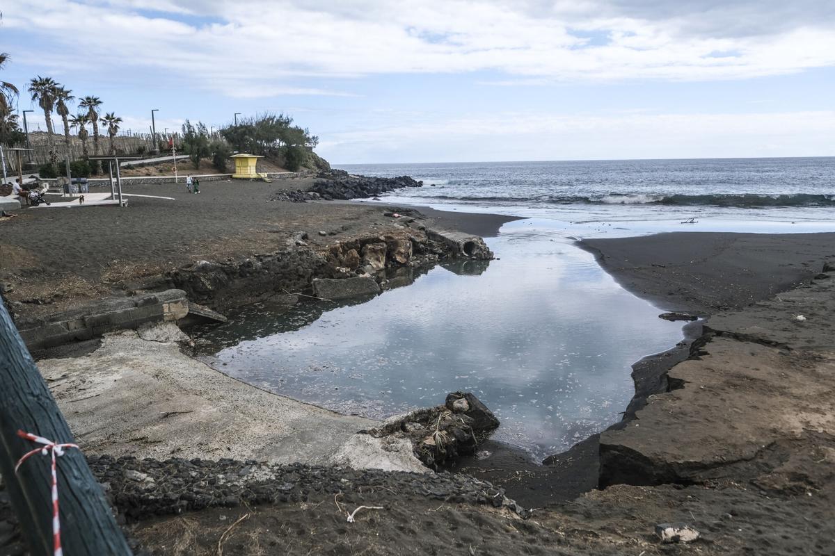 Playa de Hoya del Pozo en Telde tras las lluvias que afectaron a Canarias