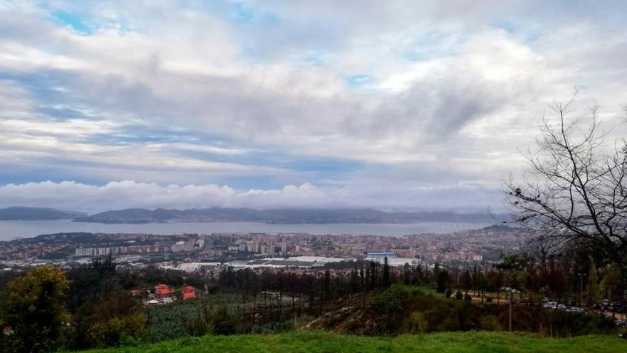 Panorámica de la ría de Vigo esta mañana // Alba Villar