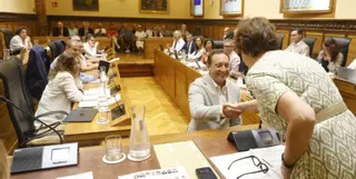Un Pleno con mucha carga política: más policía para Cimavilla, pancartas, Gaza y sin plataforma única para Munuza