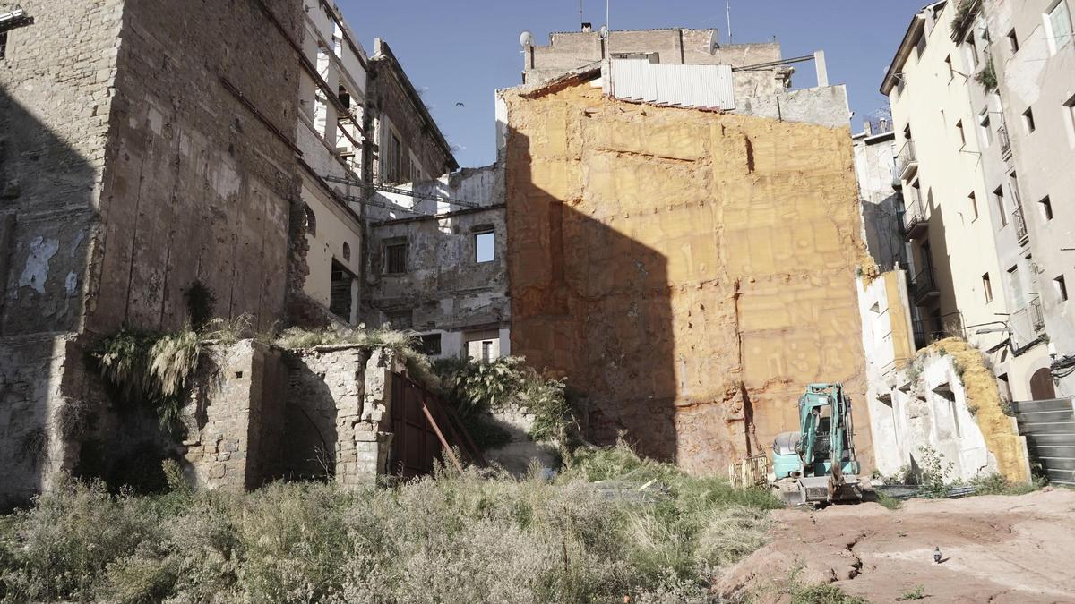 Aspecte actual d'una part del solar on s'aixecarà l'edifici que farà de seu de la Generalitat a la Catalunya Central