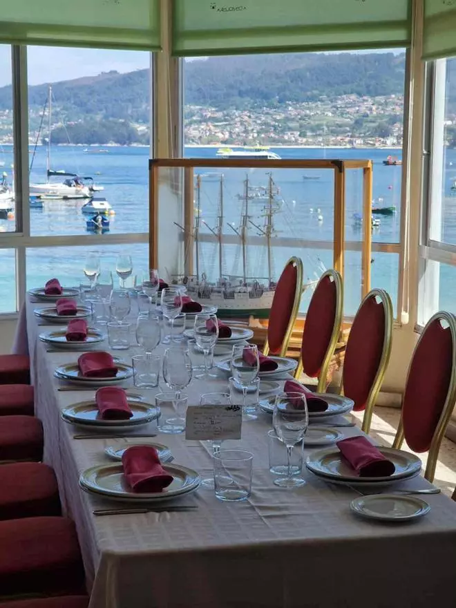 Un restaurante de Bueu "agradece" con mucha retranca una reserva fantasma para once personas