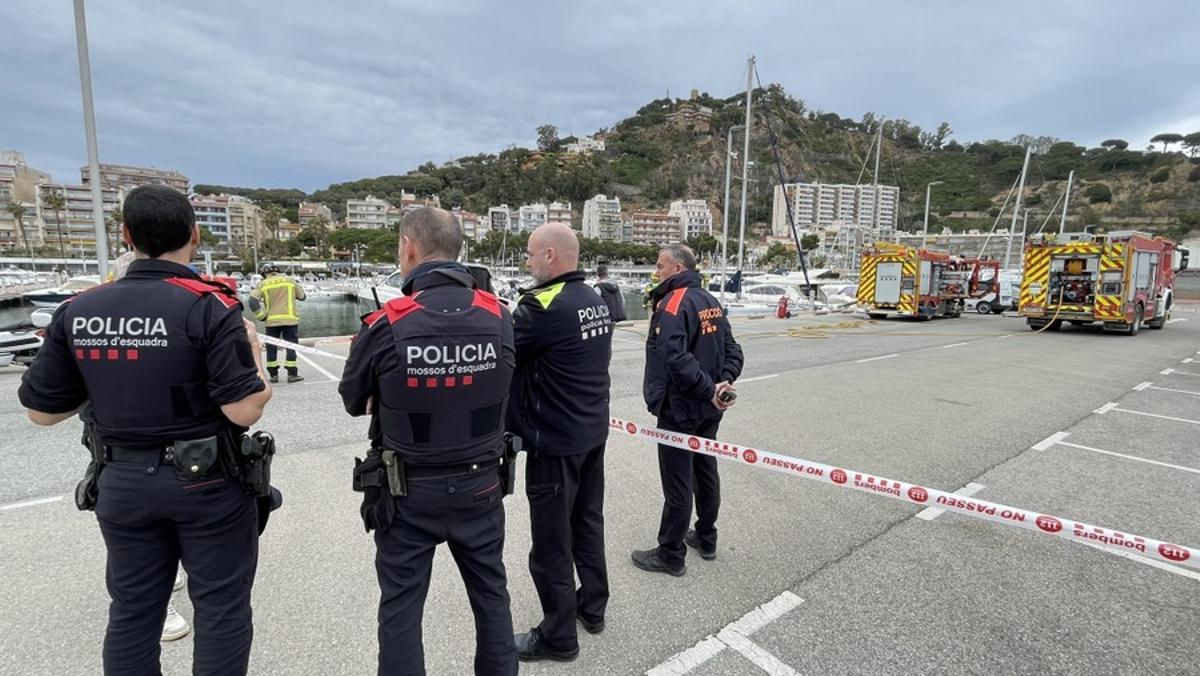 Les imatges de l'incendi d'un iot a Blanes