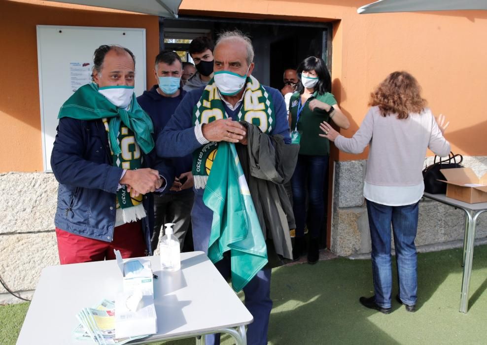 El equipo vigués cae por la mínima frente al Zamora. Los espectadores tuvieron que pasar estrictas medidas de seguridad para acceder al estadio.