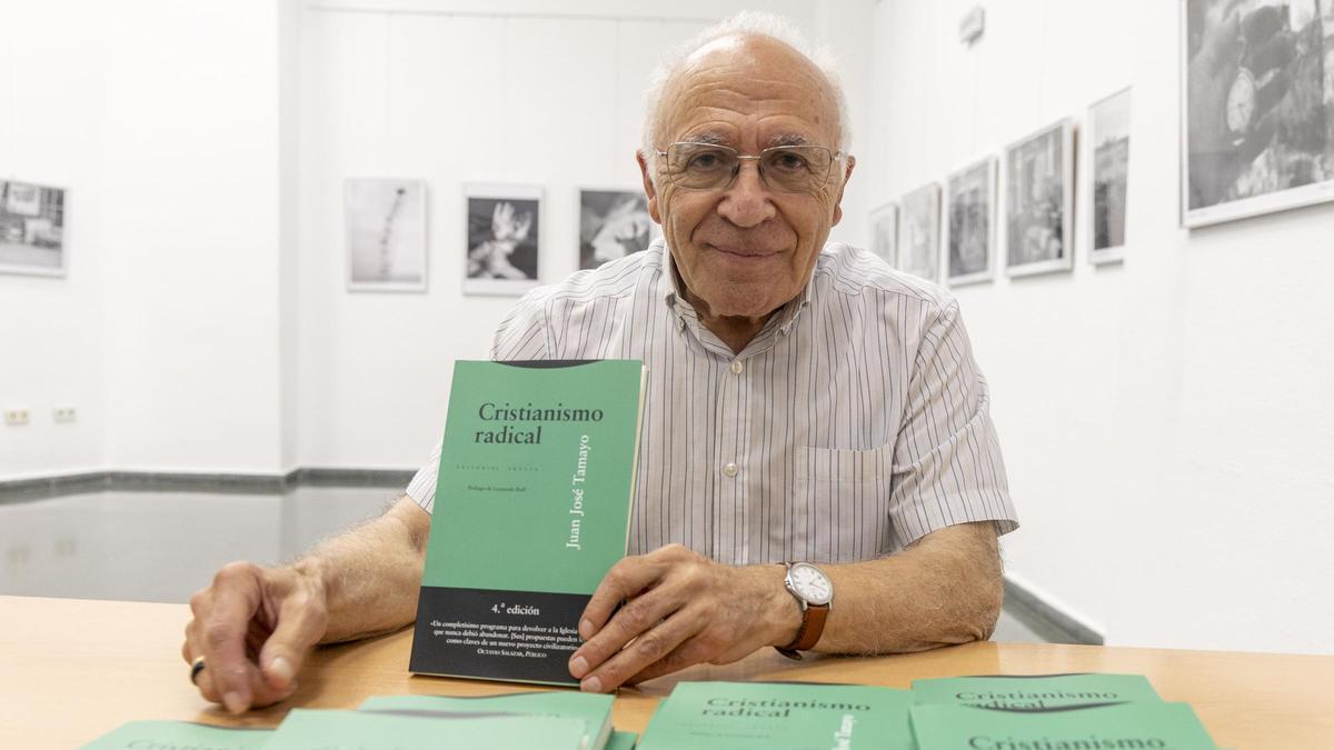 Juan José Tamayo reivindica en Alicante un cristianismo “radical” frente a la religión encerrada en sí misma