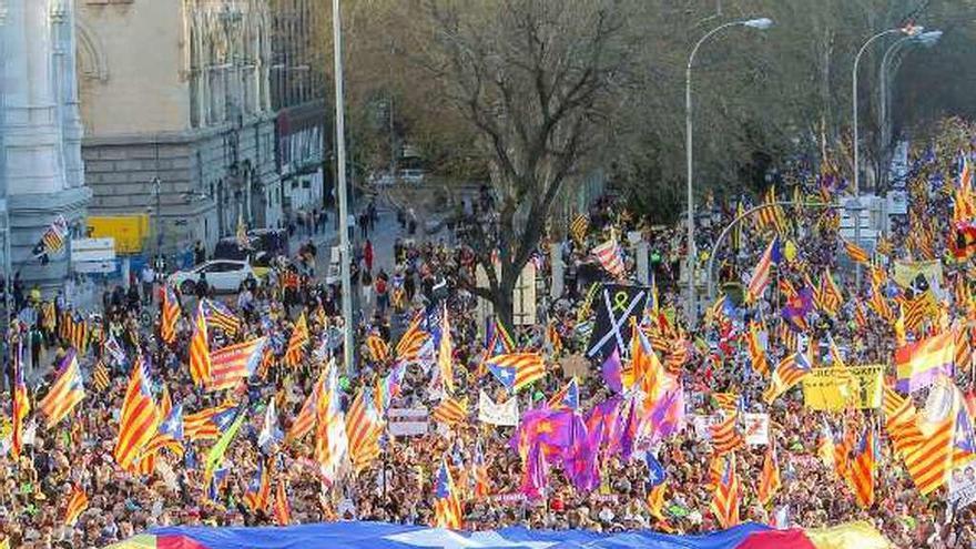 La marcha independentista, por el Paseo del Prado. // E.P.