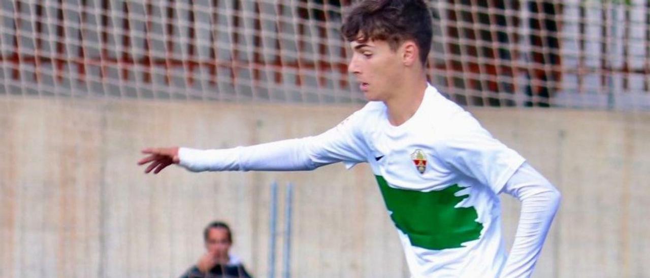 Rodrigo Mendoza, durante un partido con el Elche Juvenil. | E.C.F.