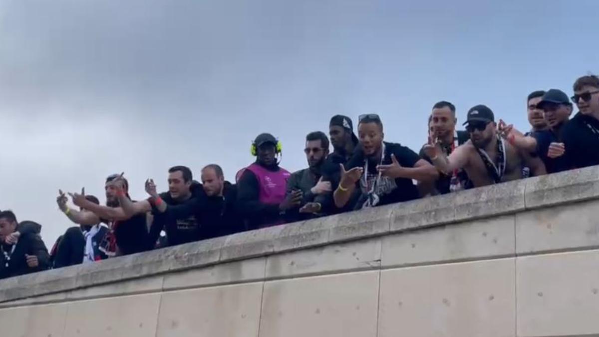 Tension máxima entre aficionados de Barça y PSG en la entrada de Montjuic