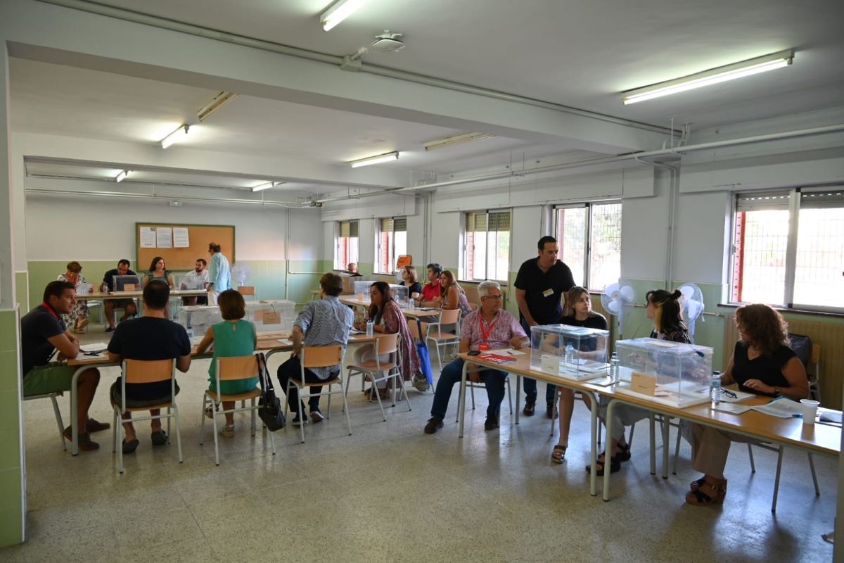 Fotogalería | Así se vive la jornada electoral en Extremadura y España