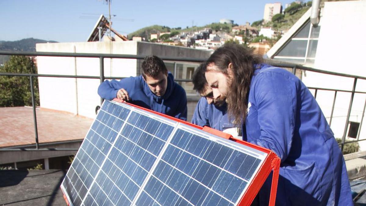Alumnos de un curso de energía solar. | Joan Puig