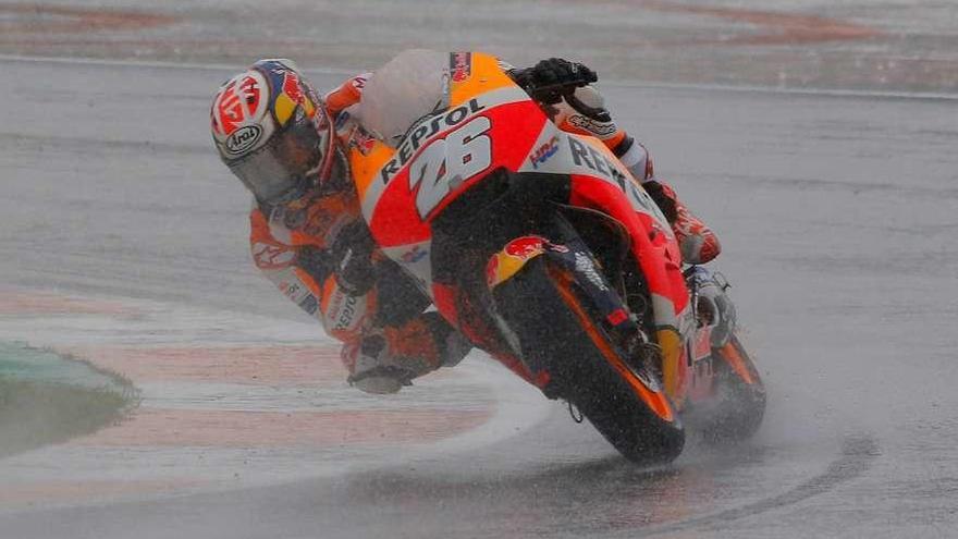 Pedrosa, ayer, durante la carrera en Cheste. // Heino Kalis