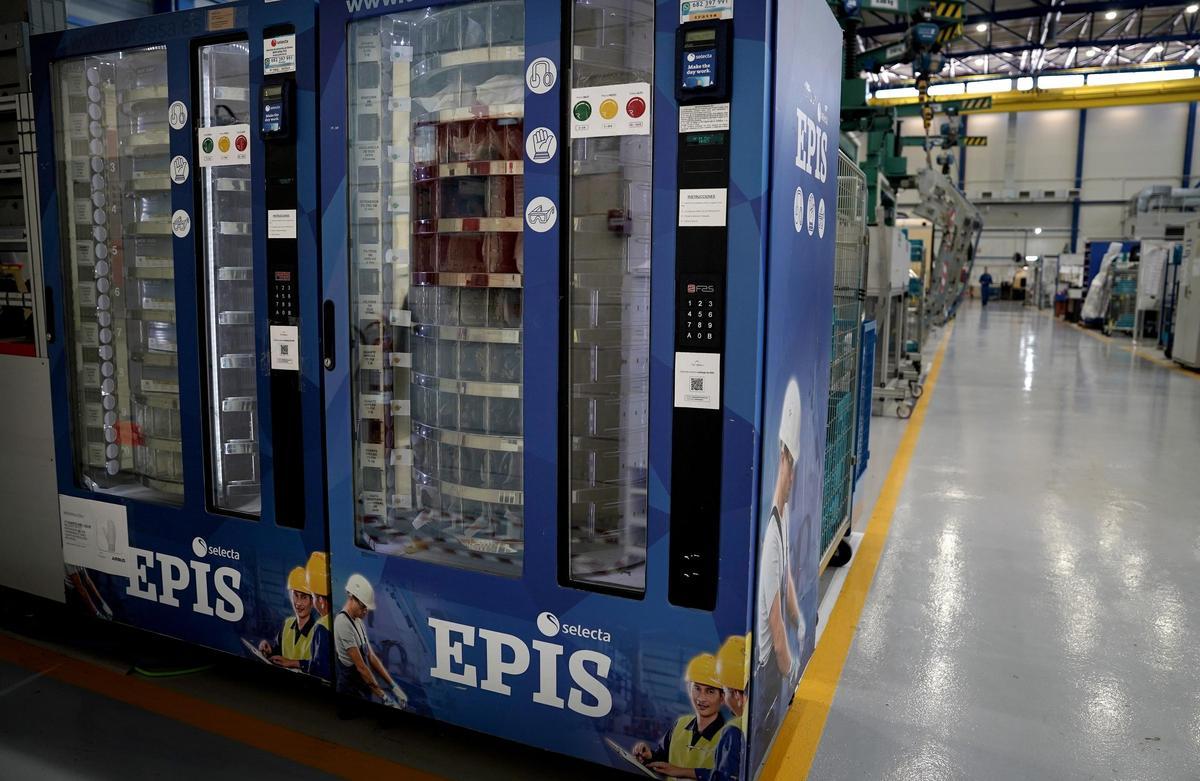 En la planta de Airbus de Albacete tuvieron la idea de repartir el material de protección mediante estas máquinas de vending