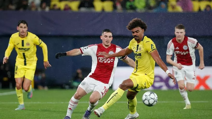 El Ajax fulmina al Villarreal en el segundo tiempo