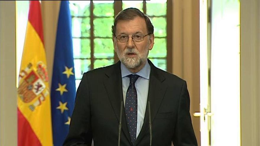 Rajoy: "Hoy desaparece ETA pero no el dolor irreparable que ha sembrado"