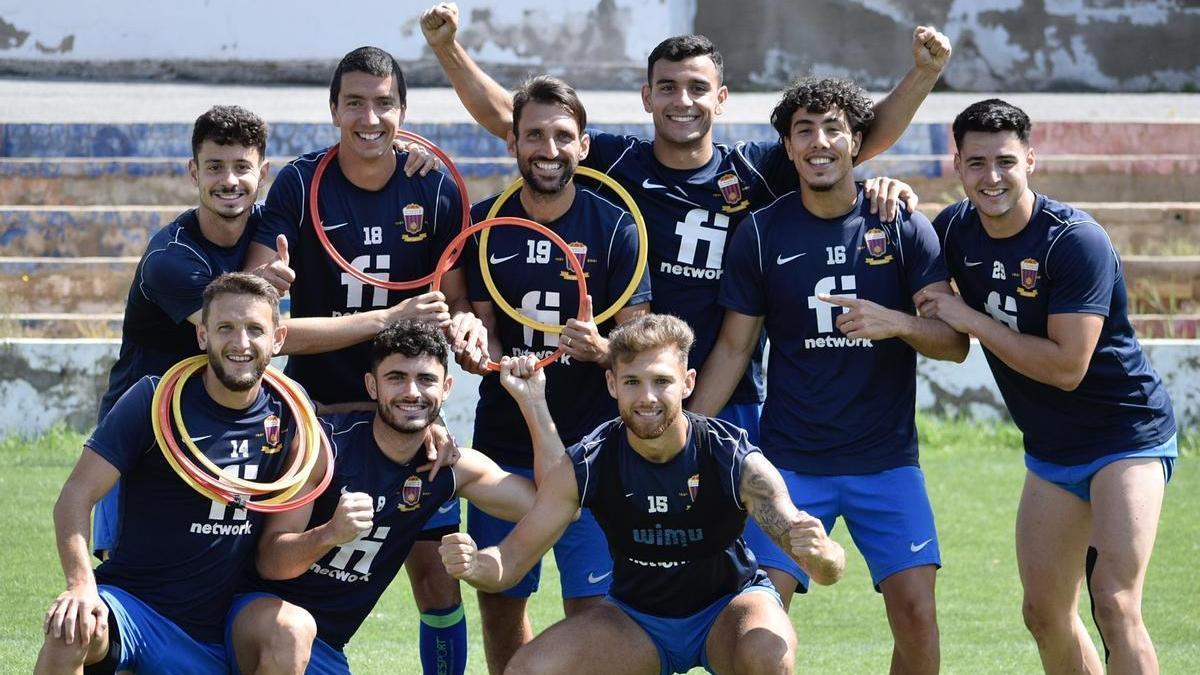 Jugadores del Eldense tras el entrenamiento