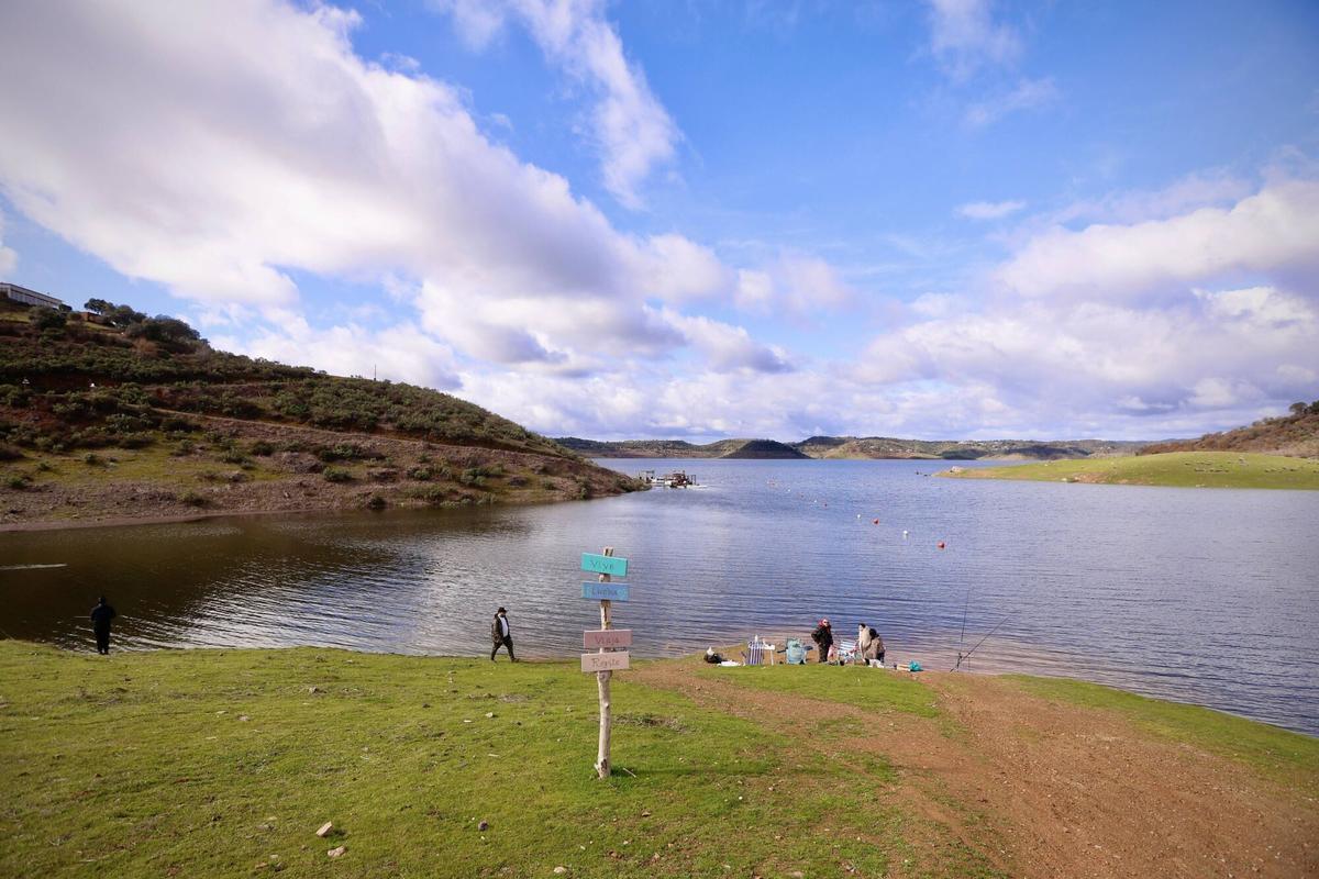 Embalse de La Breña, en Almodóvar del Río, el pasado fin de semana.