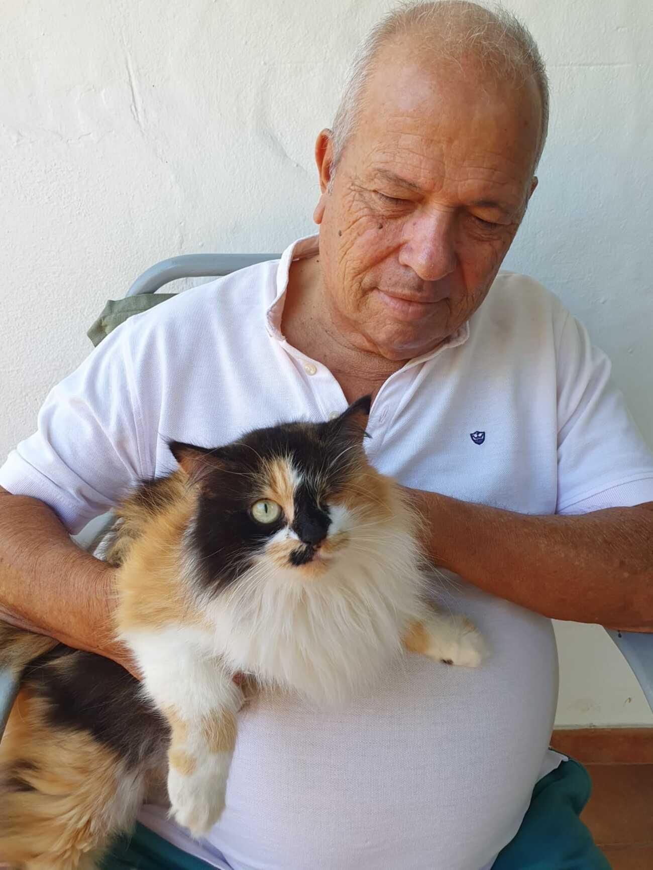 Arrugas con huellas: proyecto con mascotas abandonadas en centro de mayores