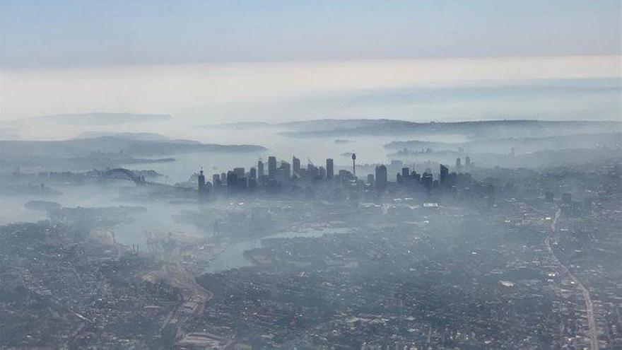 Una densa nube de humo tóxico envuelve Sídney