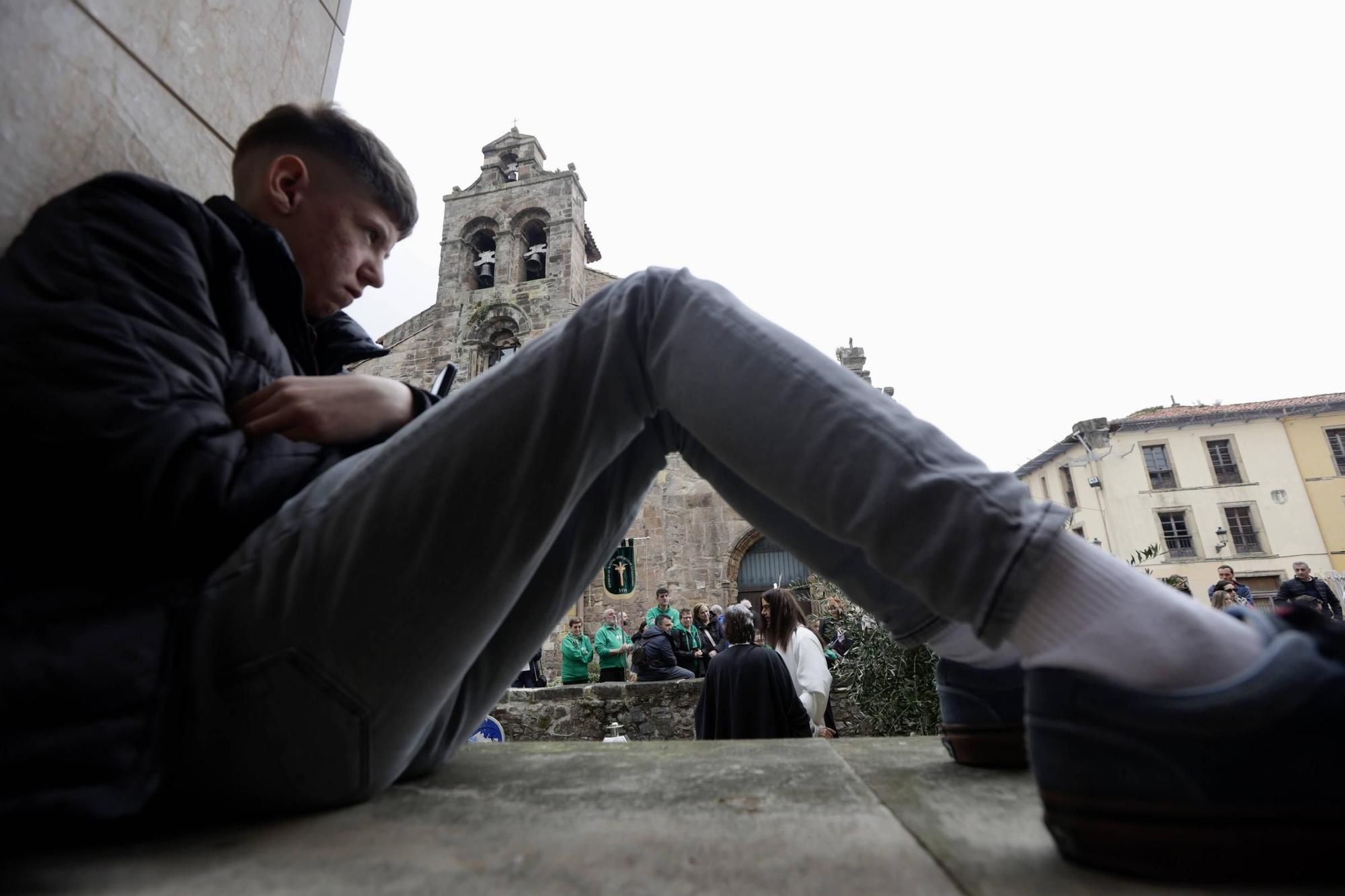 EN IMÁGENES: laprocesión del Beso de Judas en Avilés