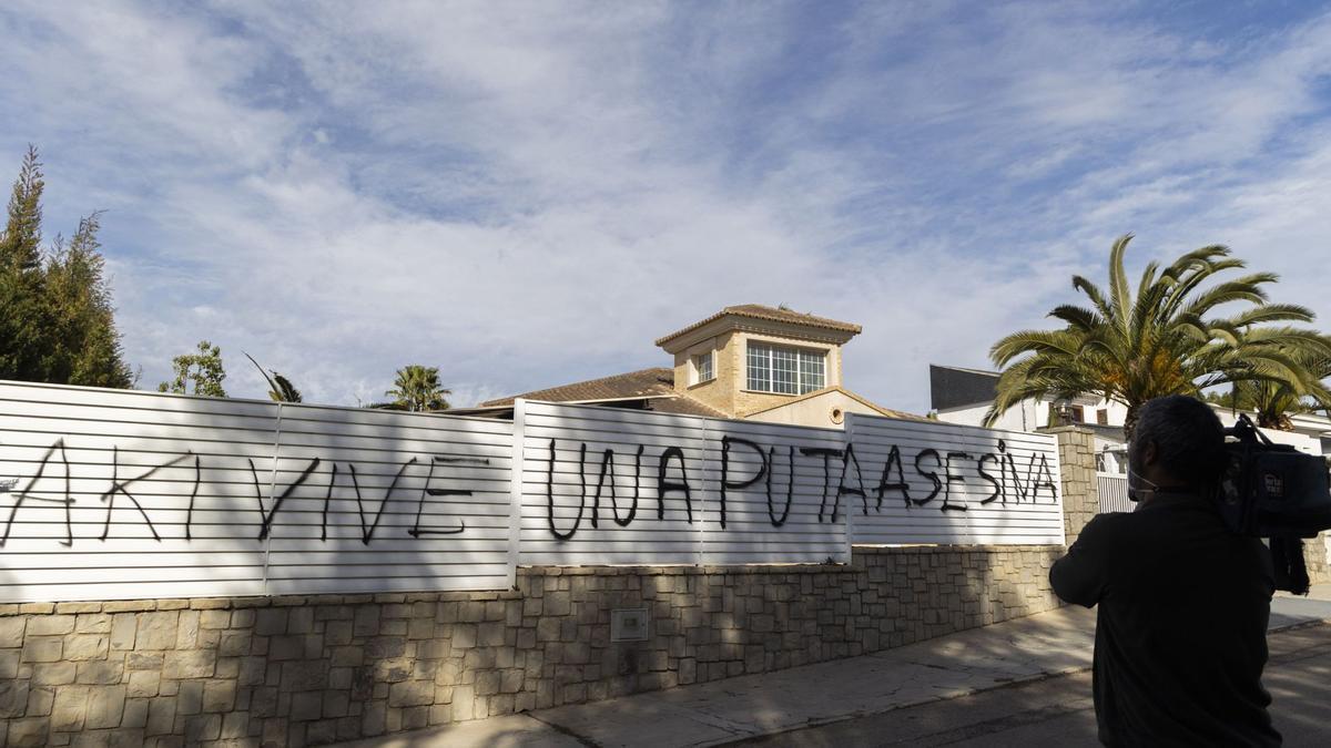 Pintada en la vivienda que la acusada compartía con su pareja en Valencia.