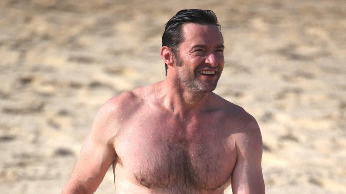 Hugh Jackman, luce cuerpazo en la playa