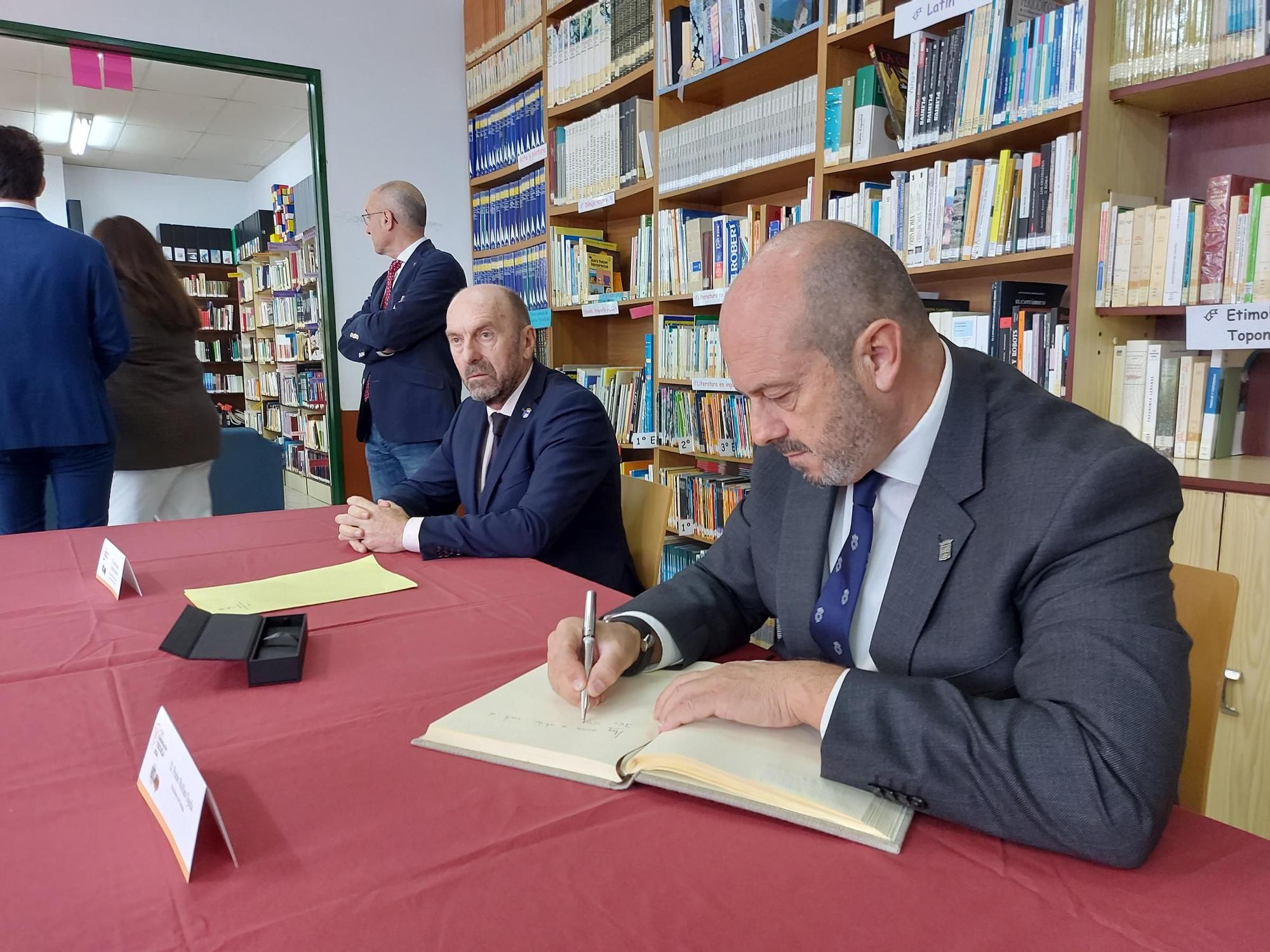 En imágenes: La visita del presidente del Senado a Vegadeo