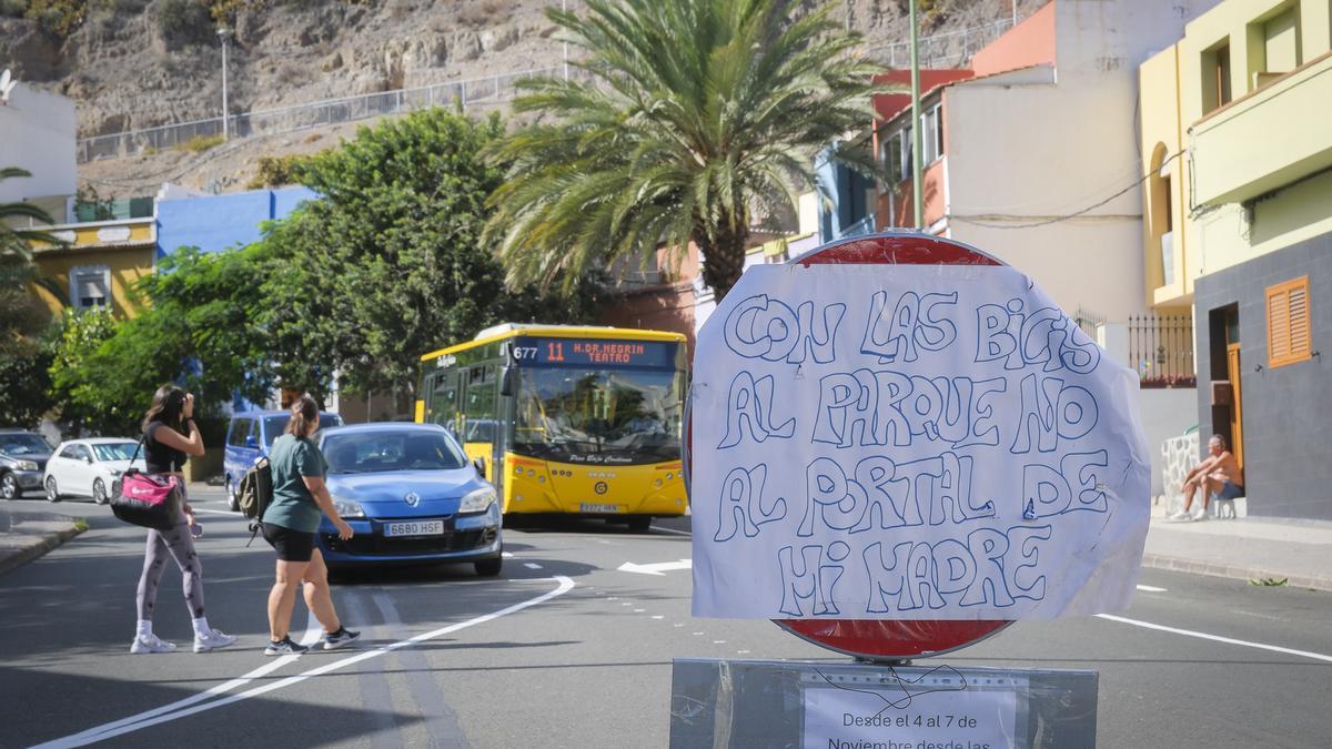 Vecinos de Barranquillo Don Zoilo colocan carteles de protesta
