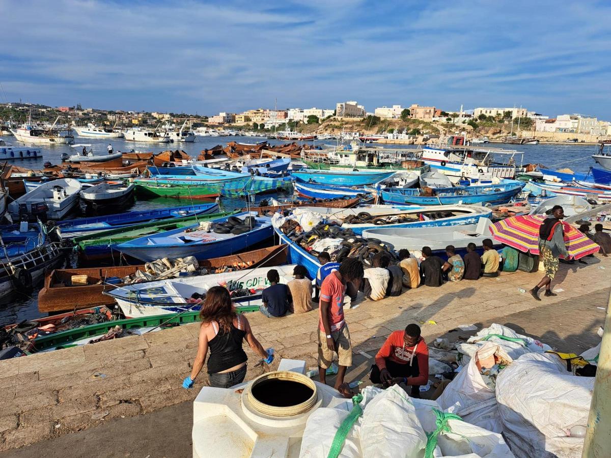 Lampedusa, colapsada tras la llegada de 6.000 inmigrantes en 24 horas.