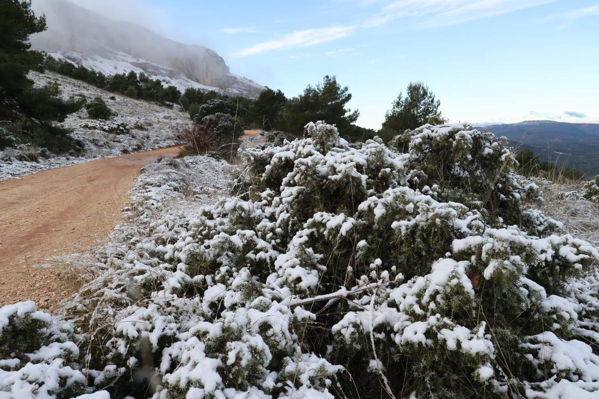 La nieve ha teñido de blanco Aitana