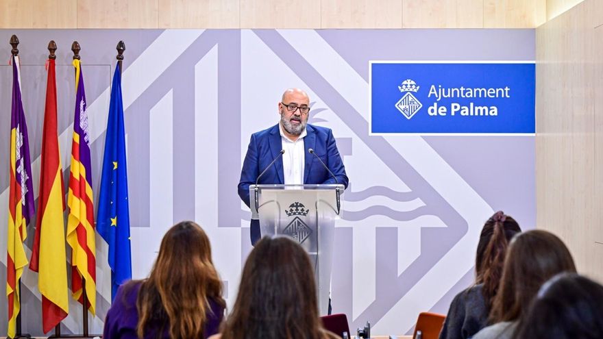 El alcalde de Palma considera &quot;vomitivo&quot; el cartel de la fiesta &#039;Sant Sebastià Q+&#039; de Podemos, denunciado por Abogados Cristianos