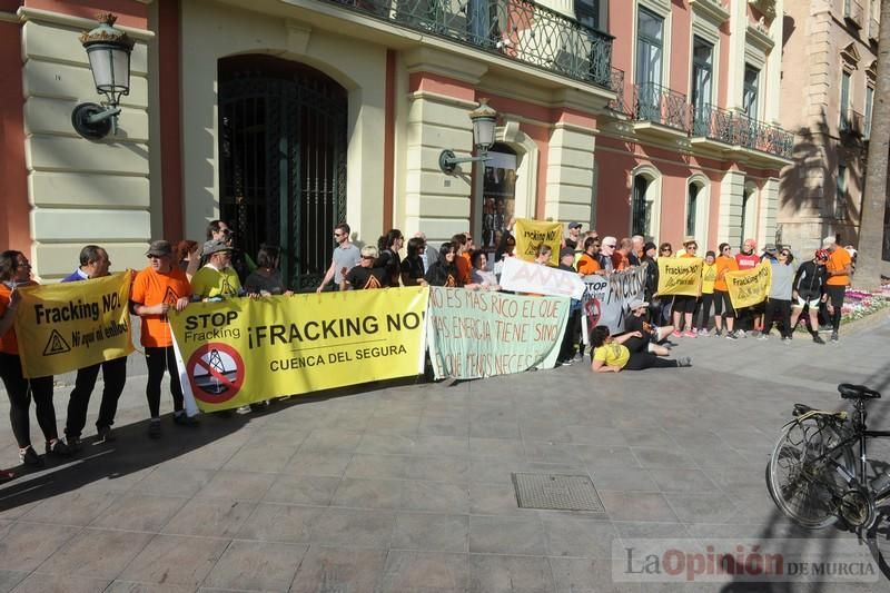 Protesta en bicicleta contra el fracking