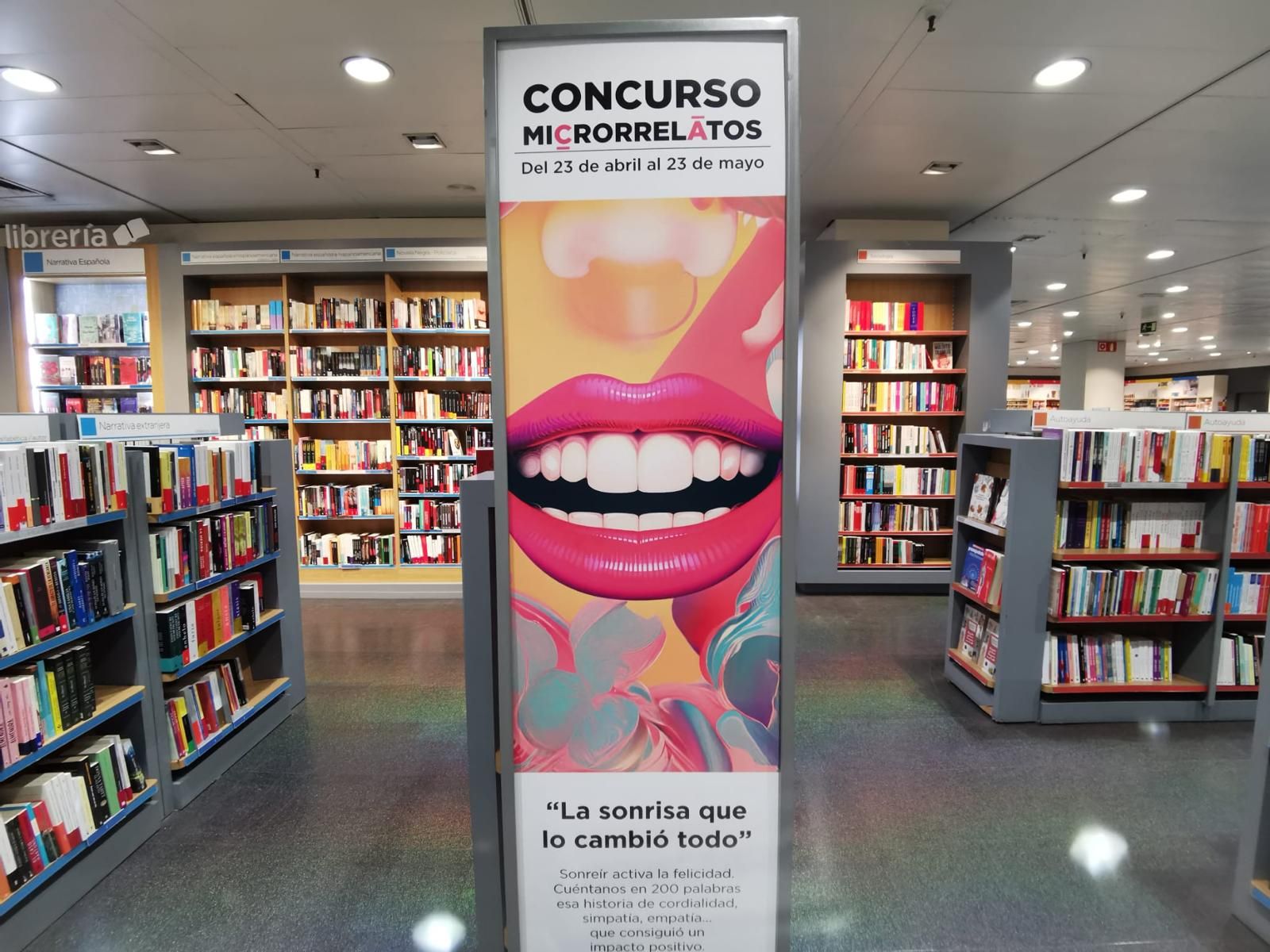 Cartel del concurso en la zona de Librería de El Corte Inglés.