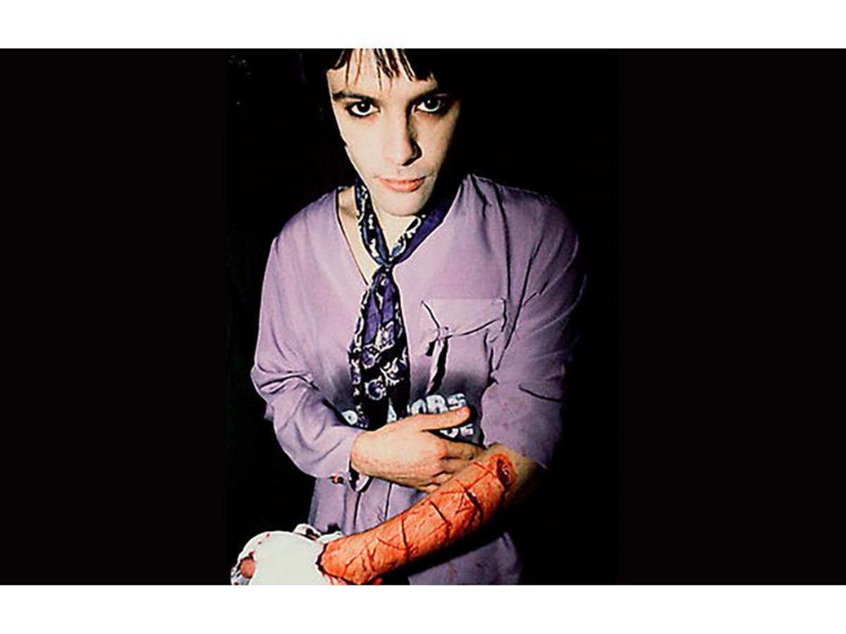 Durante una entrevista con 'NME', Richey cogió una cuchilla de afeitar para grabarse en el brazo '4 real'.