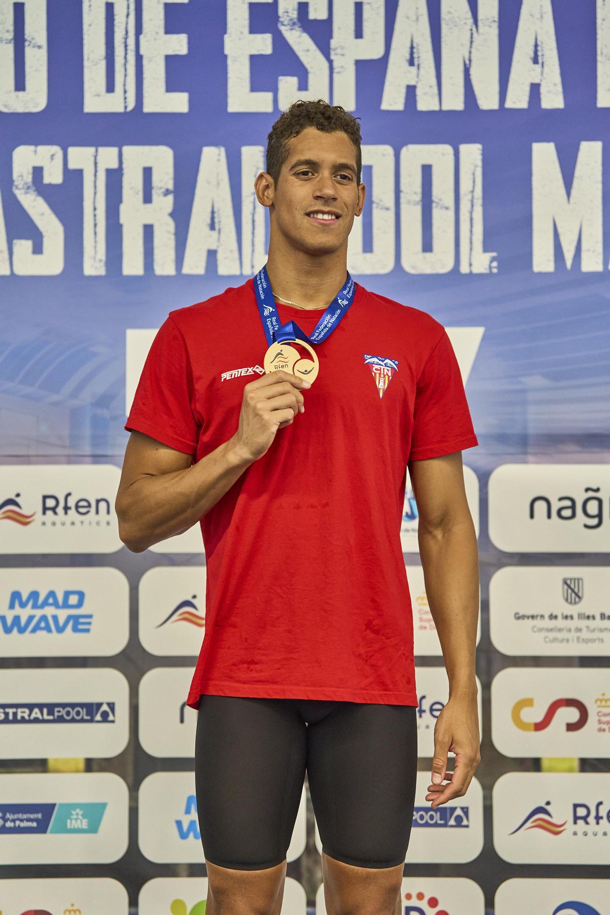Hugo Gonzalez, oro y mínima europea en los 20 espalda