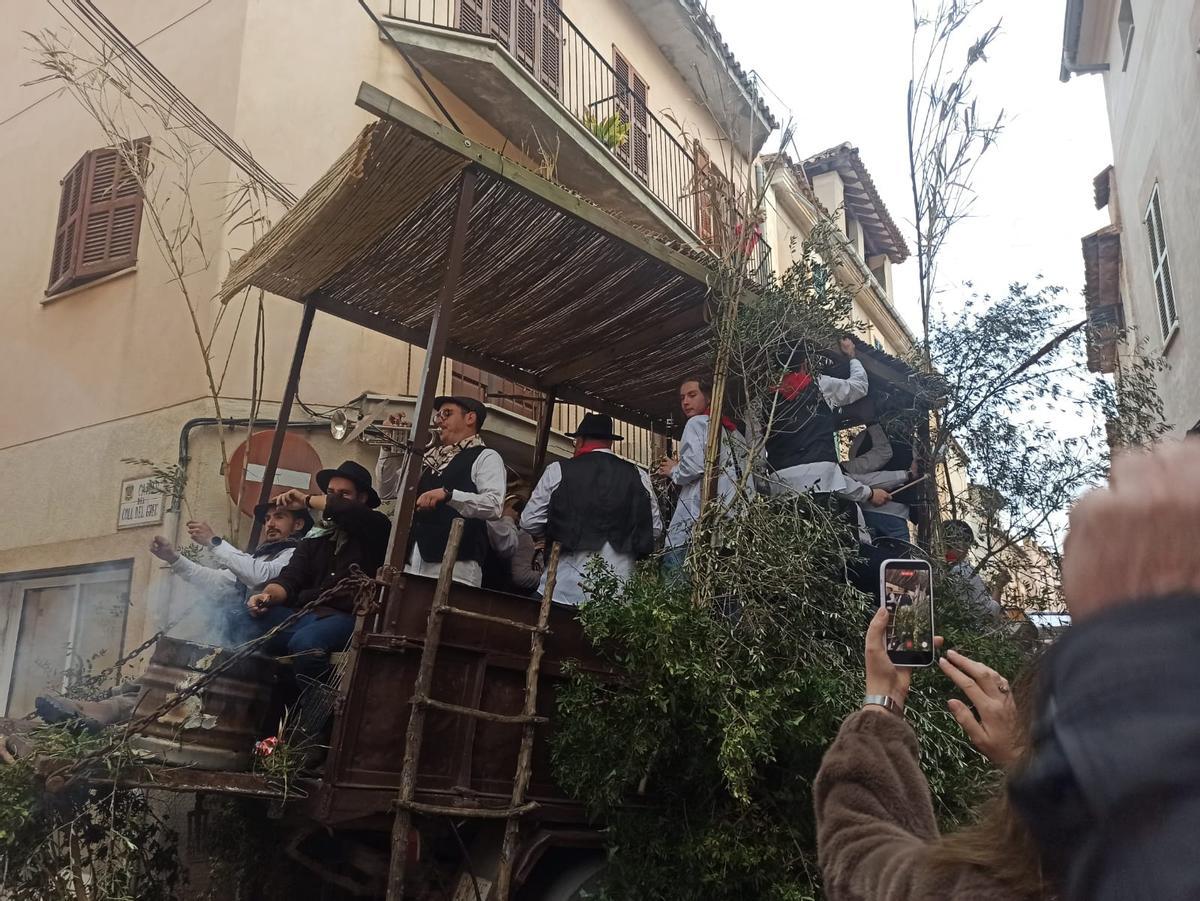 Un momento de la 'Calvacada' en Artà.