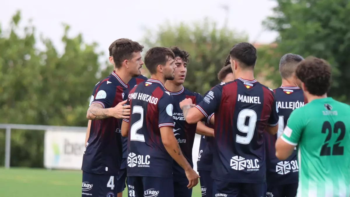 El Extremadura arrasa en Santa Marta (0-8)