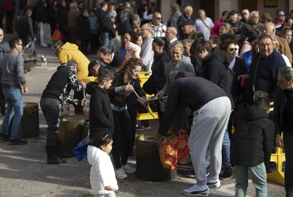 Reparto de Calderas en Albalat dels Tarongers el Día de la Purísima