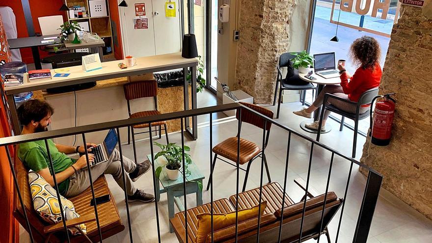 El espacio de ‘coworking’ (trabajo compartido) de Impact Hub Zaragoza, especializado en el desarrollo de nuevos negocios y ‘startups’. | IMPACT HUB