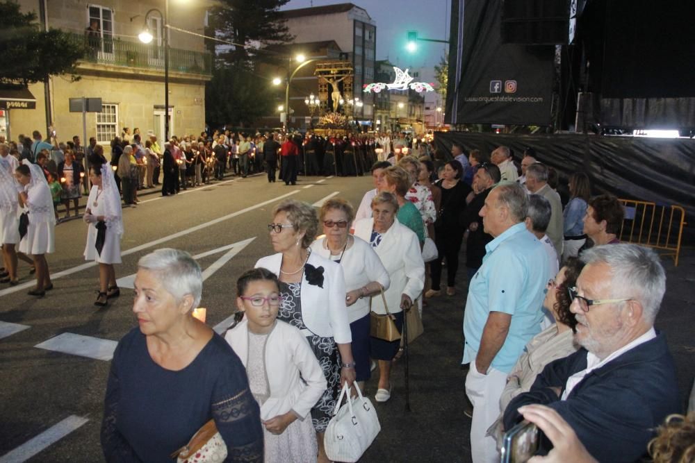 Un Cristo entre el fervor de la multitud. // Santos Álvarez