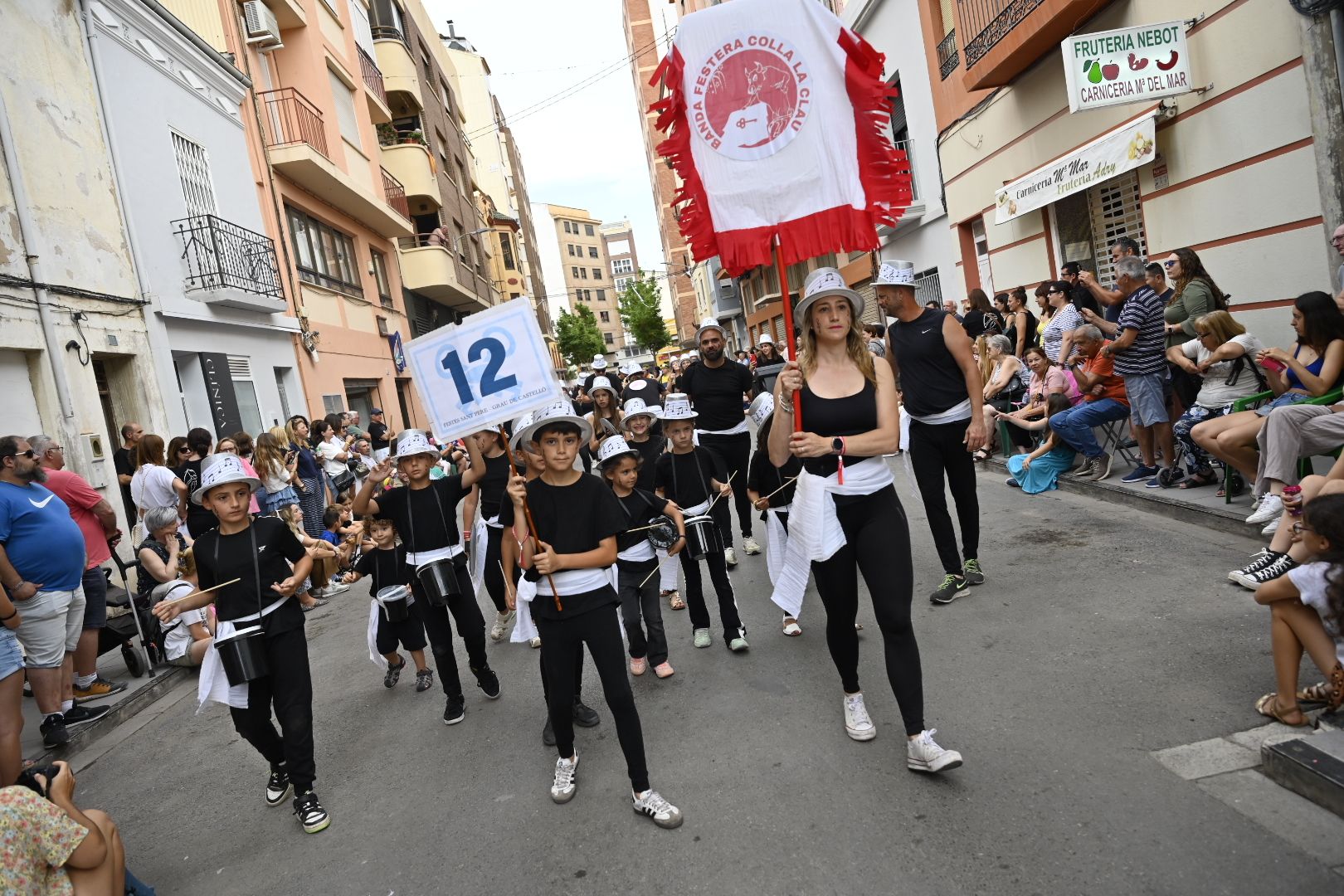 Imaginación y humor al poder en el desfile de las collas del Grau