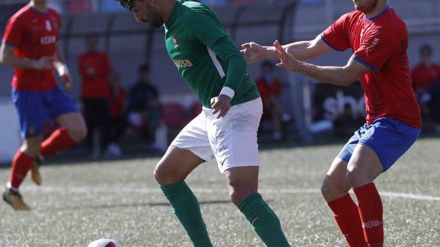 Un momento del partido disputado ayer en Santa Mariña. // Ricardo Grobas