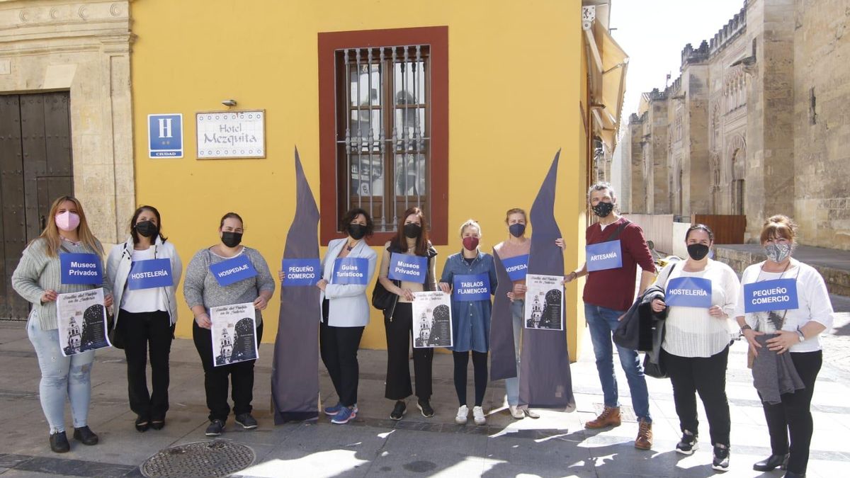 Miembros de la junta de directiva de la nueva asociación Judería