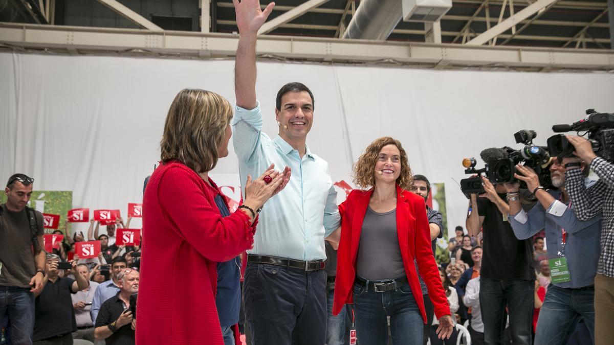 Meritxell Batet y Pedro Sánchez, en la Farga de L'Hospitalet, este sábado.