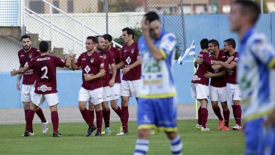 Los granates celebrando uno de los goles de Borjas. // Área 11