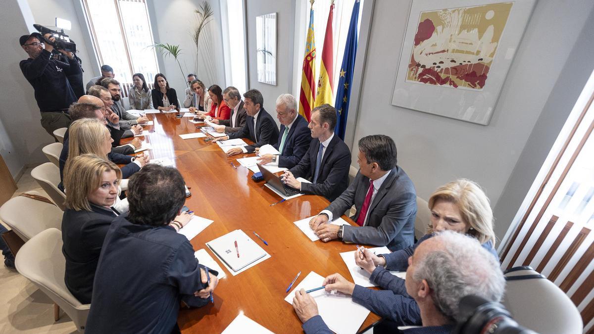 EL PRESIDENTE DE LA GENERALITAT, CARLOS MAZON Y EL CONSELLER JOSE ANTONIO ROVIRA, PRESIDEN LA MESA DE PARTICIPACION DE EDUCACION DE 0 A 3 AÑOS, EN LA QUE ESTAN REPRESENTADAS LAS PRINCIPALES ENTIDADES ASOCIATIVAS EN MATERIA EDUCATIVA DE LA COMUNITAT