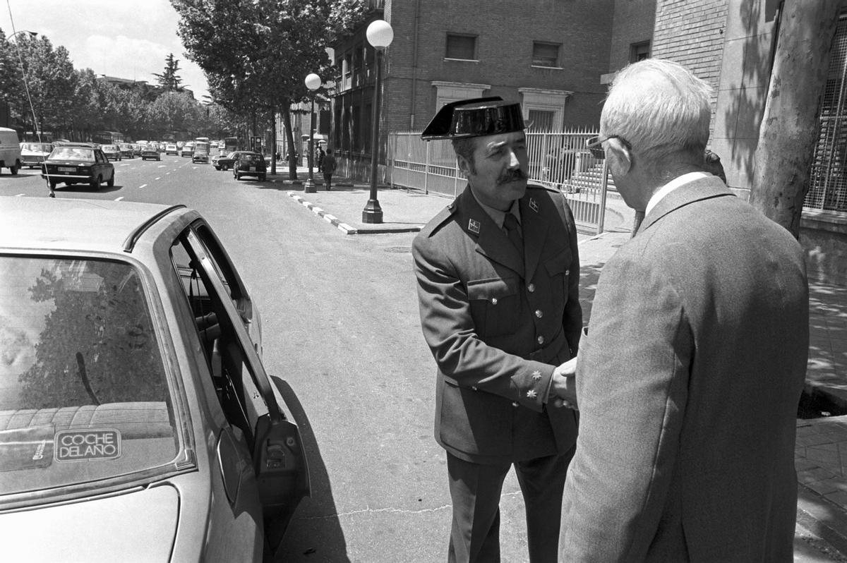 Antonio Tejero, en 1980, a la salida de una vista del Consejo de Guerra por la Operación Galaxia.