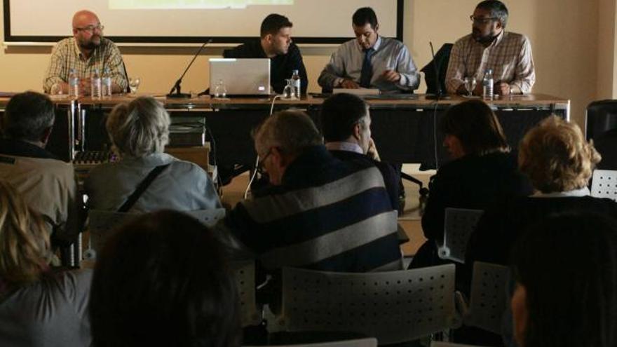 En la mesa, por la izquierda, Peña, Rodríguez, Rebollo y Fernández.