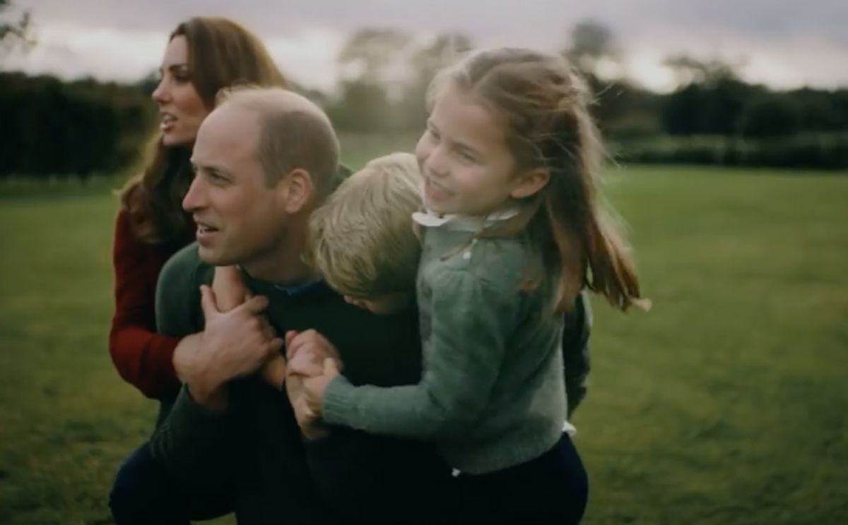 Los duques de Cambridge en una imagen del video proporcionado por su décimo aniversario