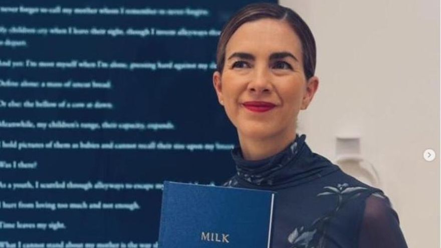 Vigo recibe a la poeta que vendió un poema por 11.000 dólares en Sotheby´s